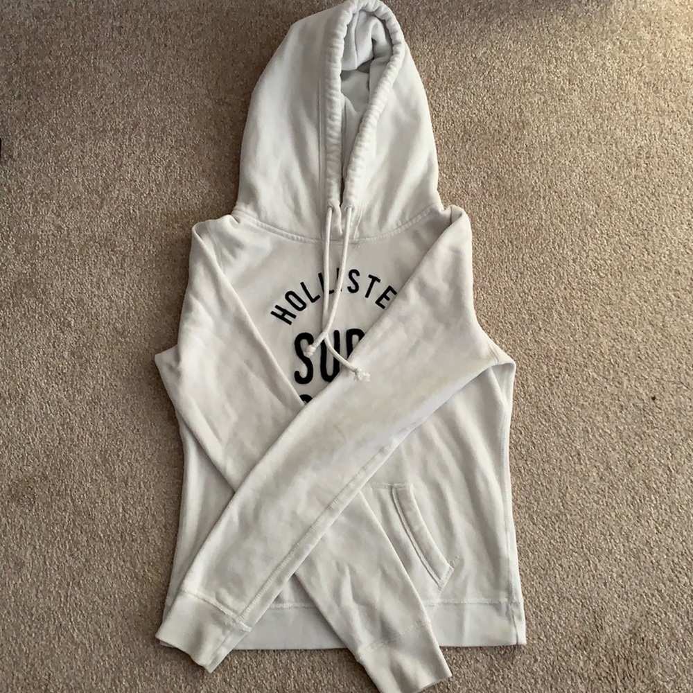 Worn once Hollister white womens sweatshrit.